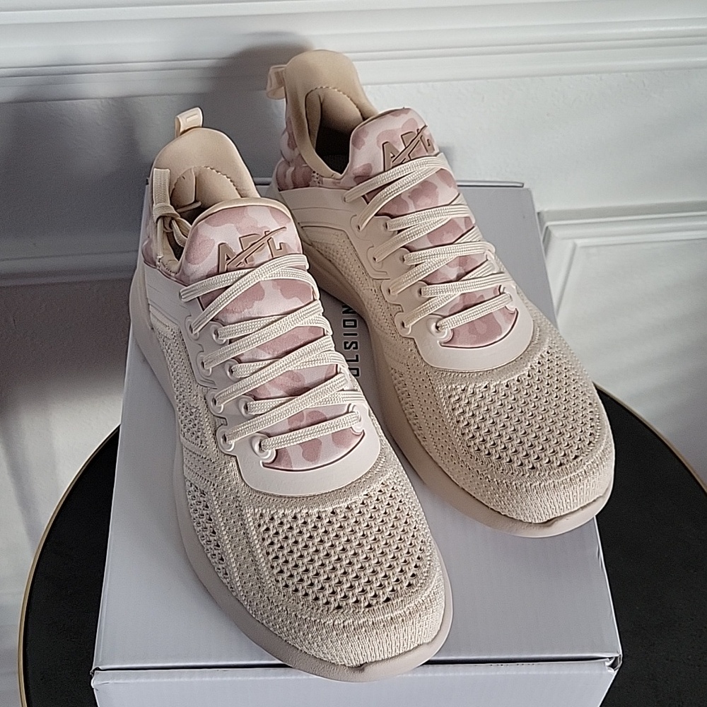 APL: Athletic Propulsion Labs Women's Techloom Tracer Sneakers, US 7